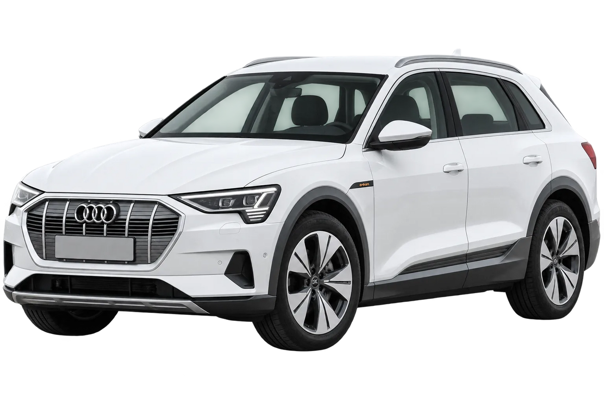 Witte Audi e-tron GE SUV, schuin van voren