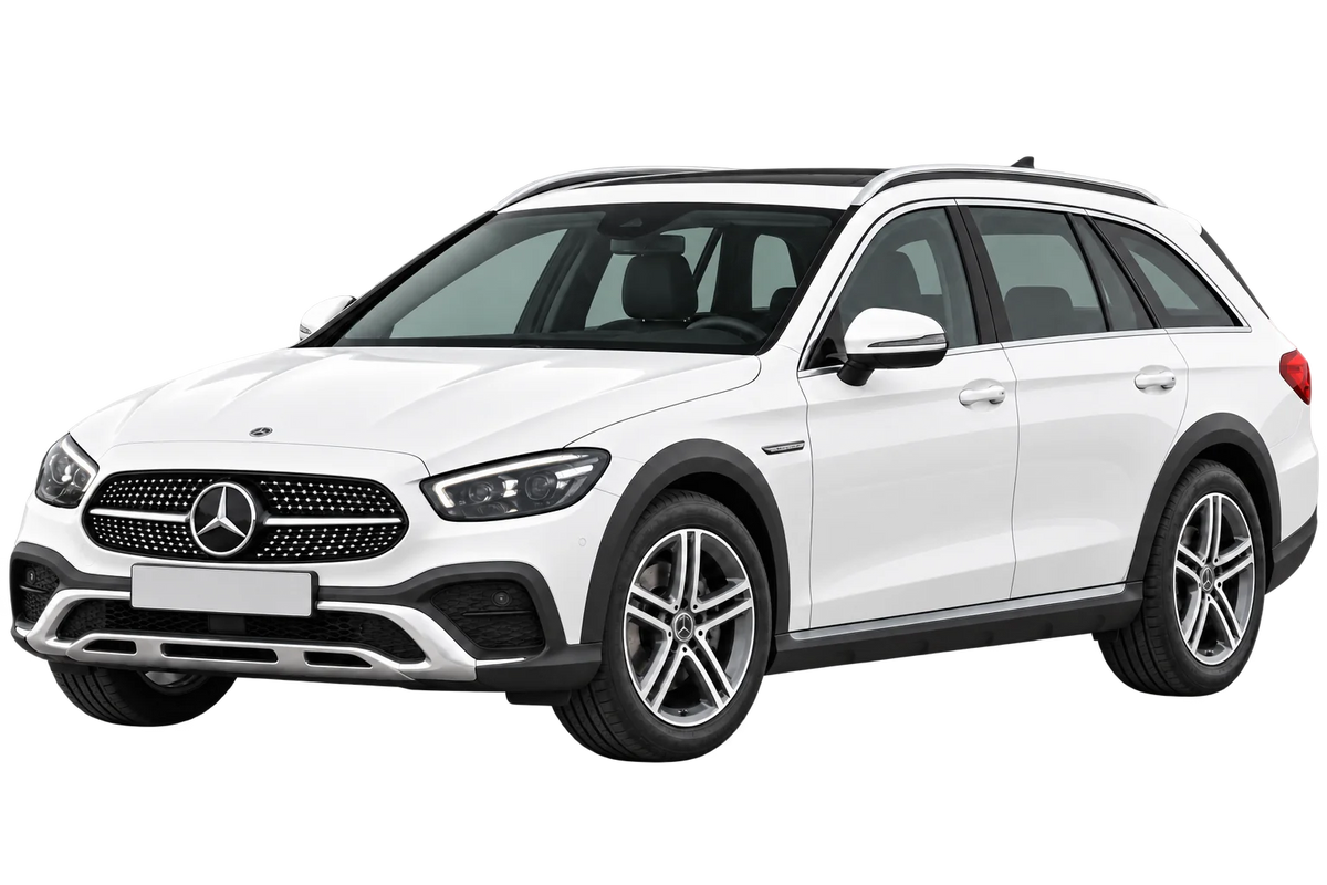 Witte Mercedes E-Klasse R1ES X213 All-Terrain Facelift 2020, schuin van voren