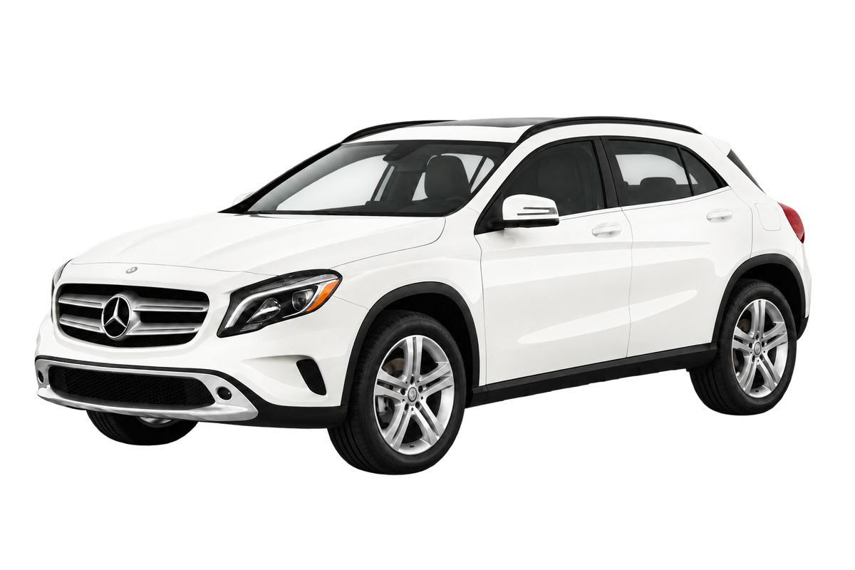 Witte Mercedes GLA 245G X156, schuin van voren