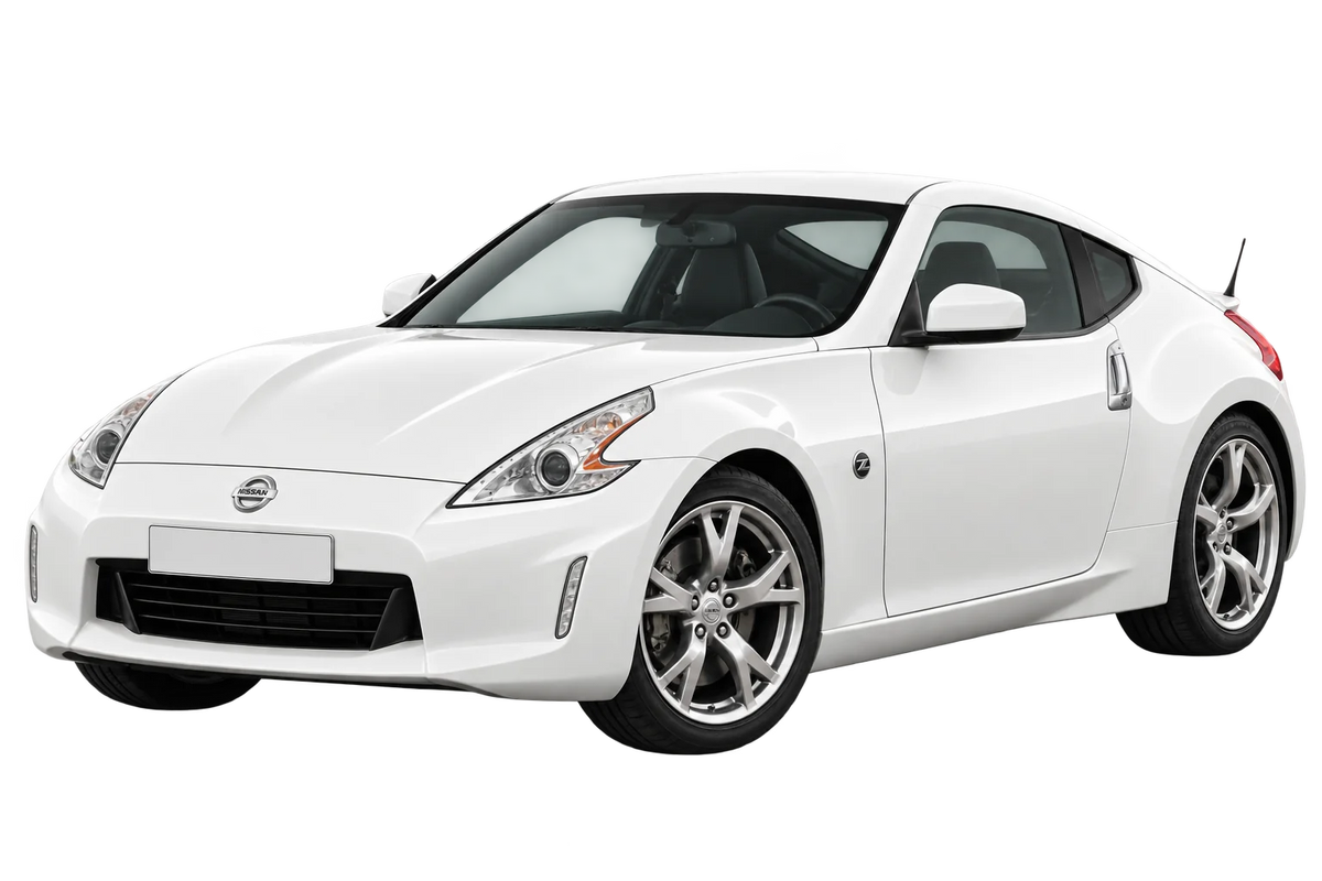 Witte Nissan 370Z Z34 Coupé, schuin van voren