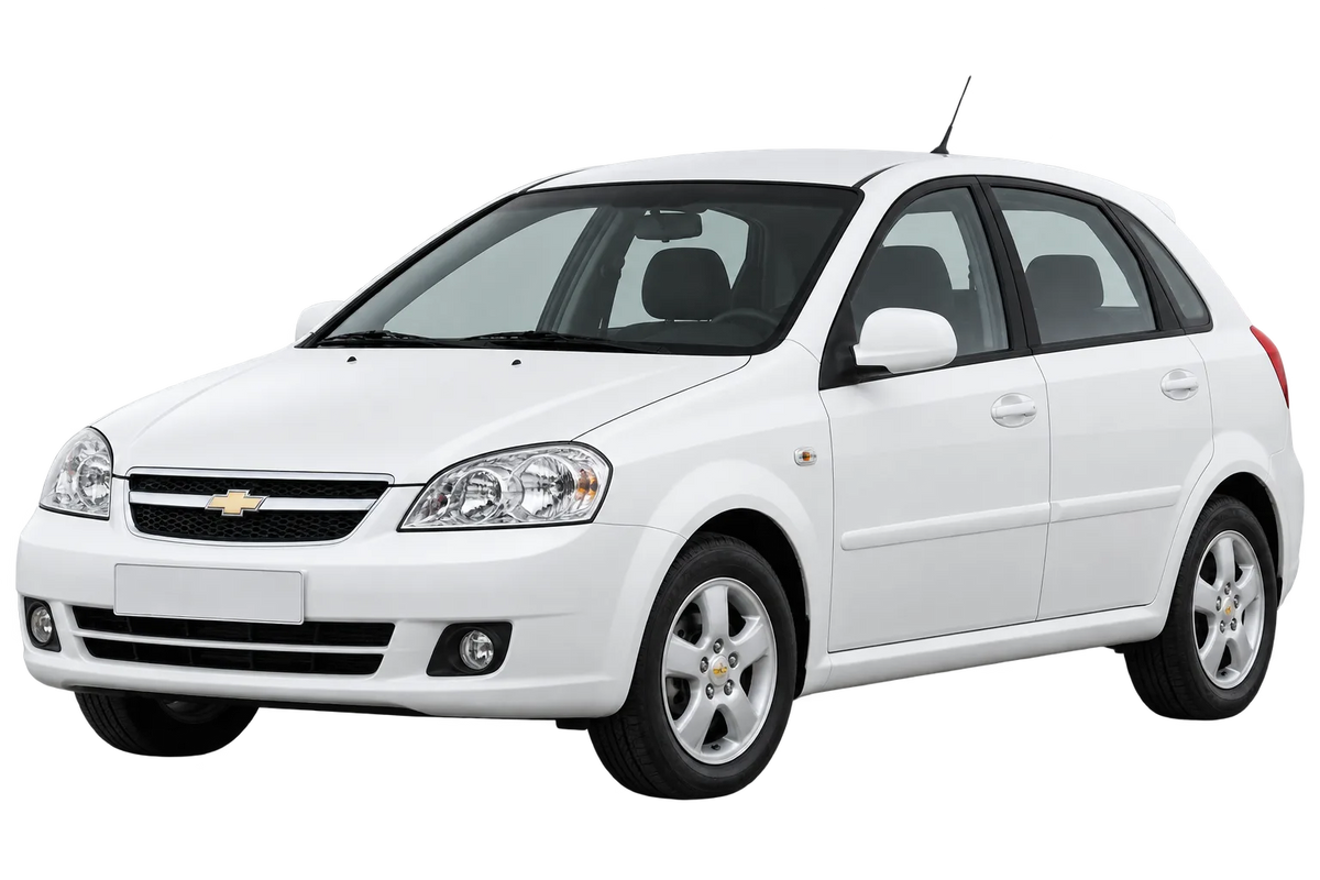 Witte Chevrolet Lacetti KLAN, schuin van voren