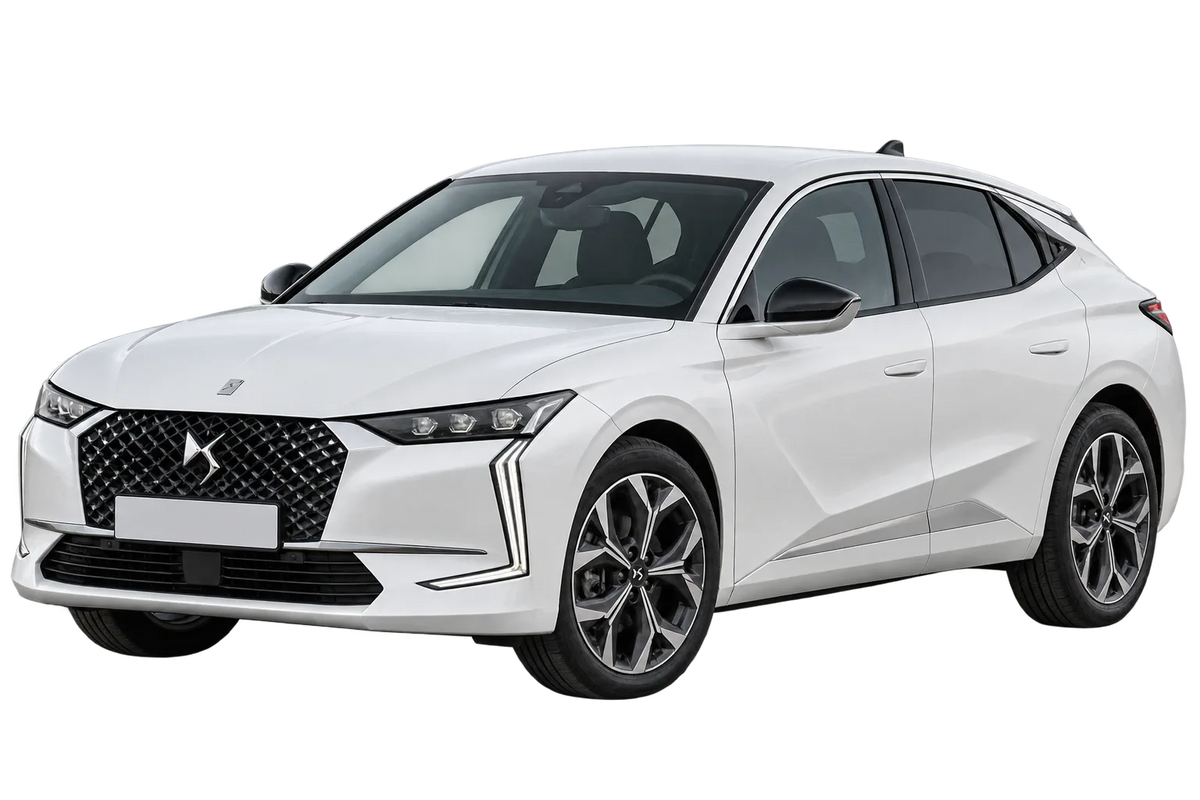 Witte DS Automobiles DS 4 F, schuin van voren