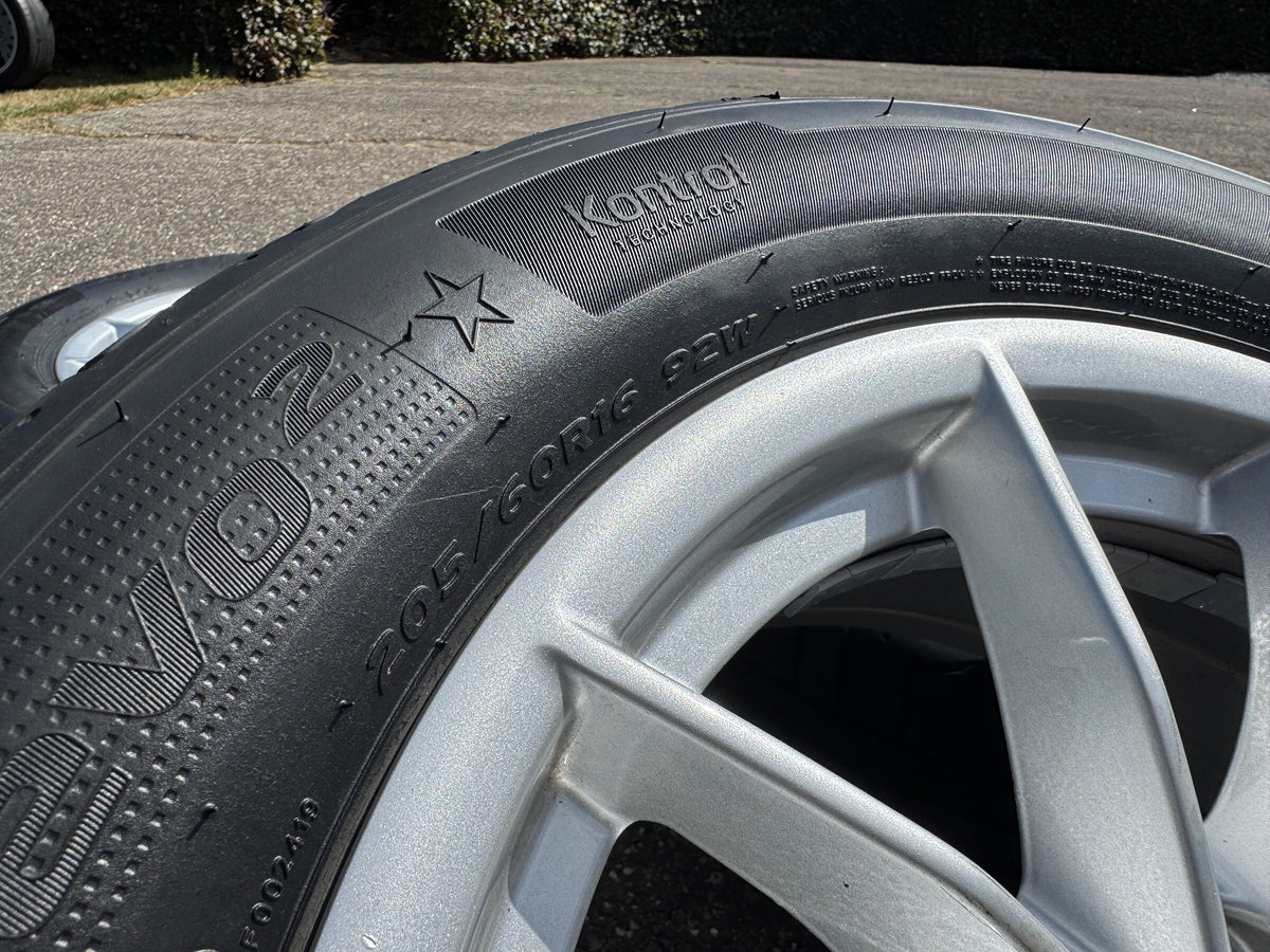 Hankook Ventus S1 Evo2 205/60 R16 92W zomerband op originele BMW G20/G21 Styling 774 velg