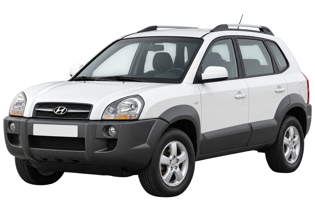 Witte Hyundai Tucson JM con allargamenti del cerchione, schuin van voren