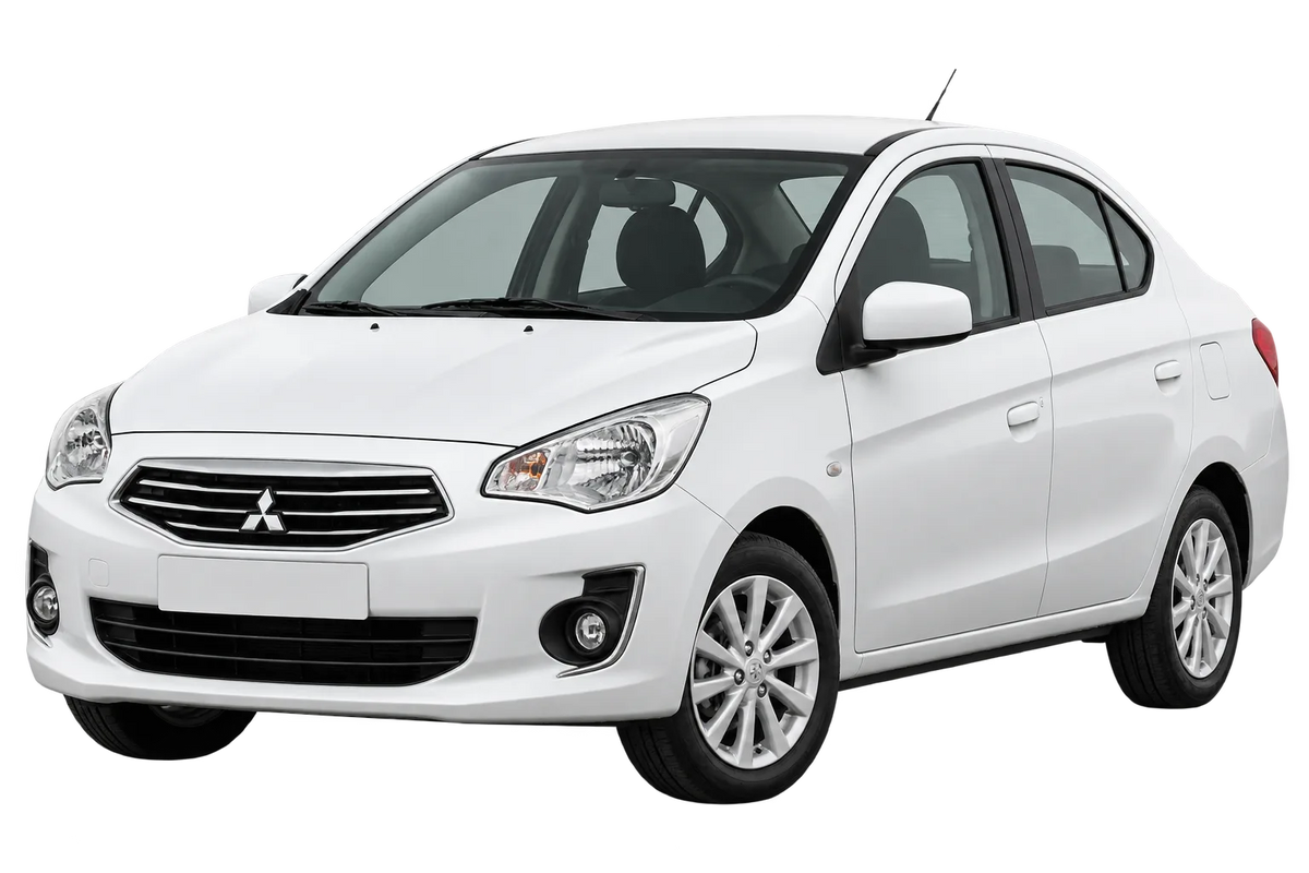 Witte Mitsubishi Attrage A10, schuin van voren
