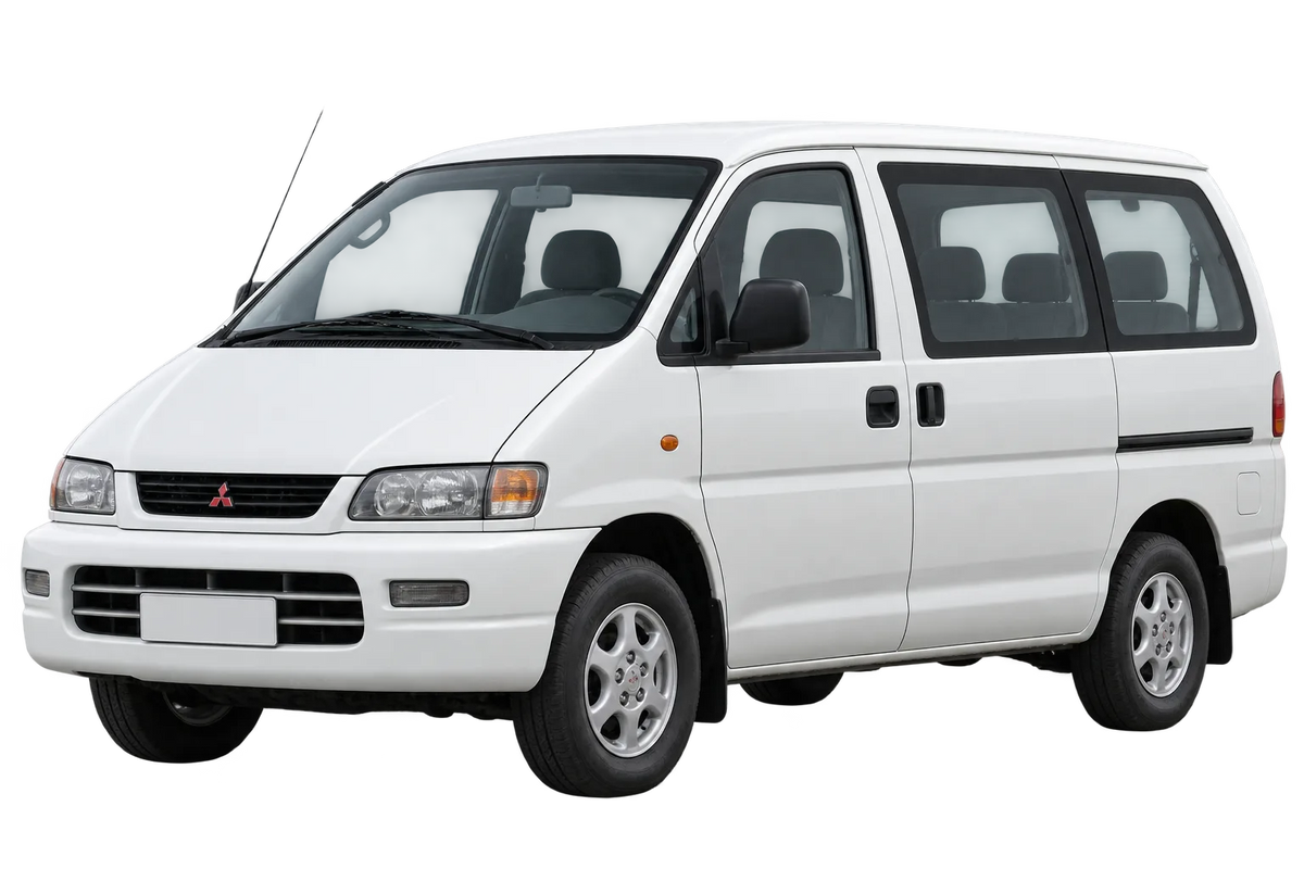 Witte Mitsubishi L400 Space Gear PAO, schuin van voren