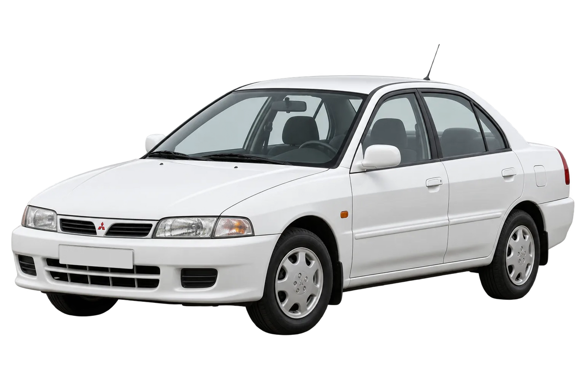 Witte Mitsubishi Lancer CJO, schuin van voren