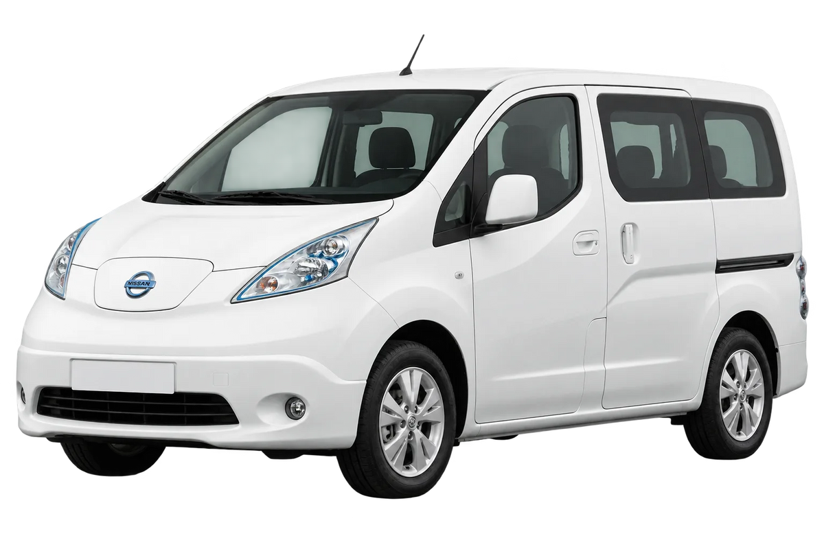 Witte Nissan Evalia ME0N / ME0M e-NV 200, schuin van voren