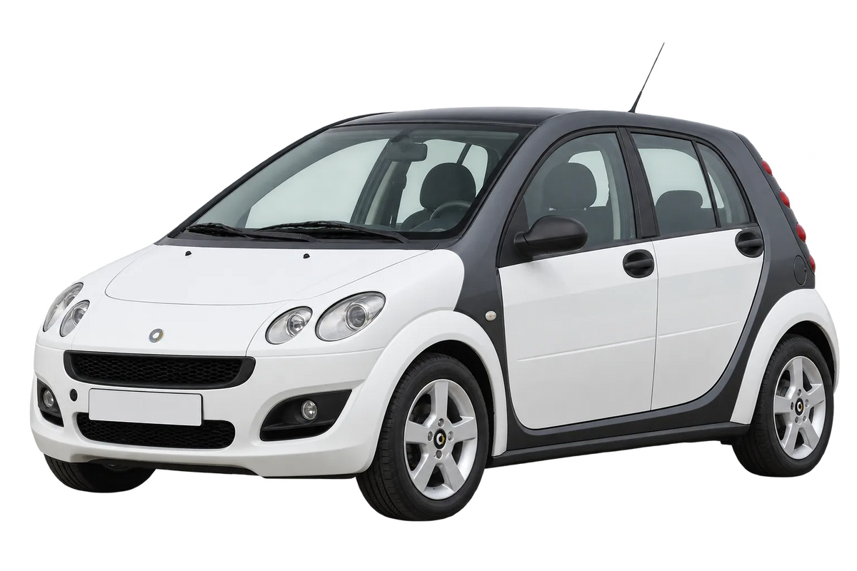 Witte Smart Forfour 454, schuin van voren